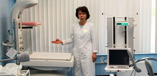 МК-НД-800 с одноплечевым поворотным потолочным креплением и вертикальным модулем. МК-НД-800 медицинская консоль с одноплечевым поворотным потолочным креплением и вертикальным модулем.